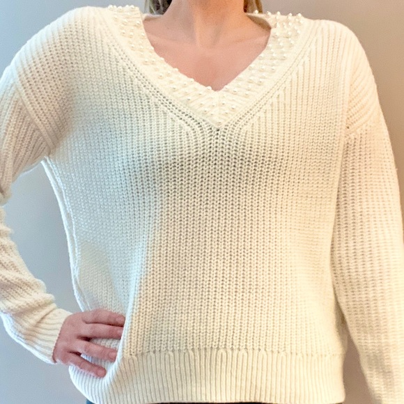 ❤️NWT.WHBM Cream V Neck Wool Sweater w. Pearls. SMALL. - Picture 5 of 12